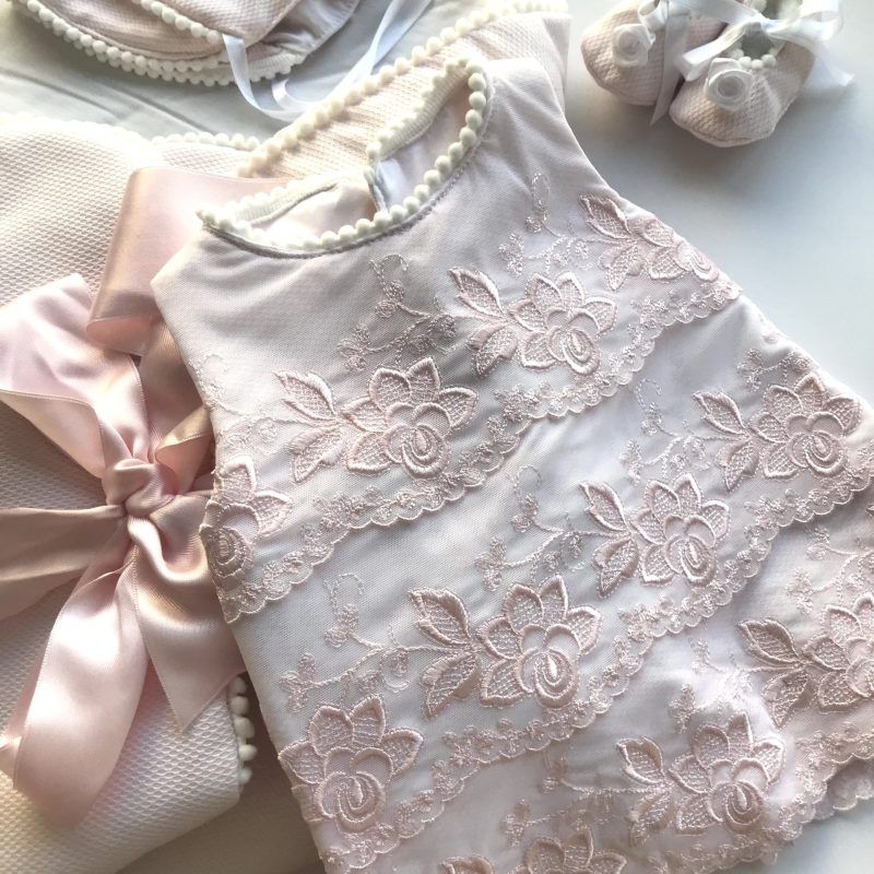 Луксозн комплект за изписване дантела