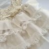 Златна рокля на волани