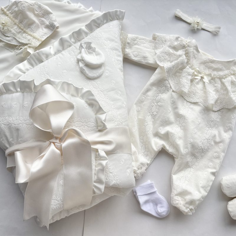 Комплект за изписване за момиче с гащеризон с дантела